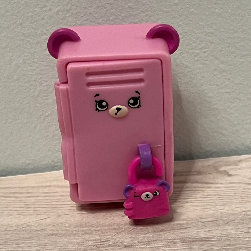 Shopkins Happy Places Happyville High School Locker‎ with Lock Pink  **FLAW
